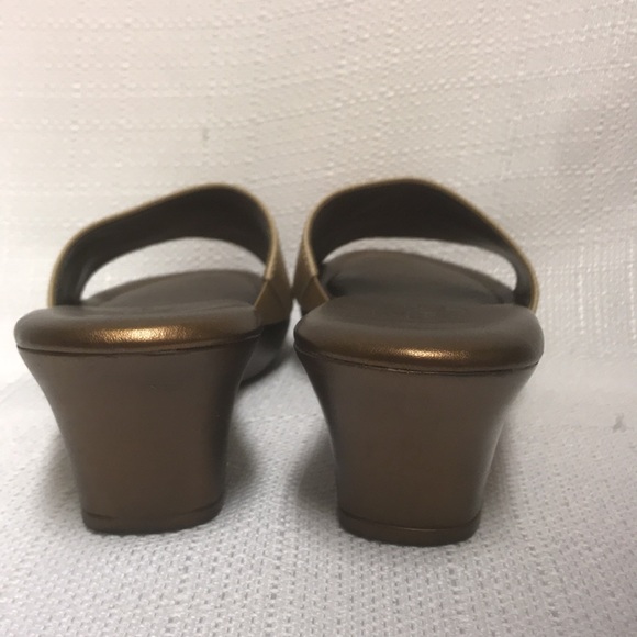 Talbots Ophelia 5 Slide On Sandals in Bamboo Pebbled Leather - Picture 4 of 10